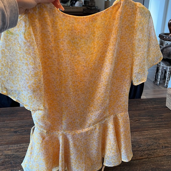 Floral Yellow Spring Top Size XS - Picture 6 of 7